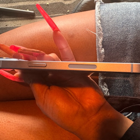 IPHONE 14 - Picture 2 of 5